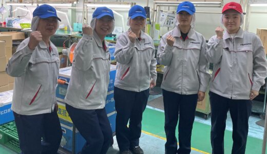 社員の笑顔 - 検査業務